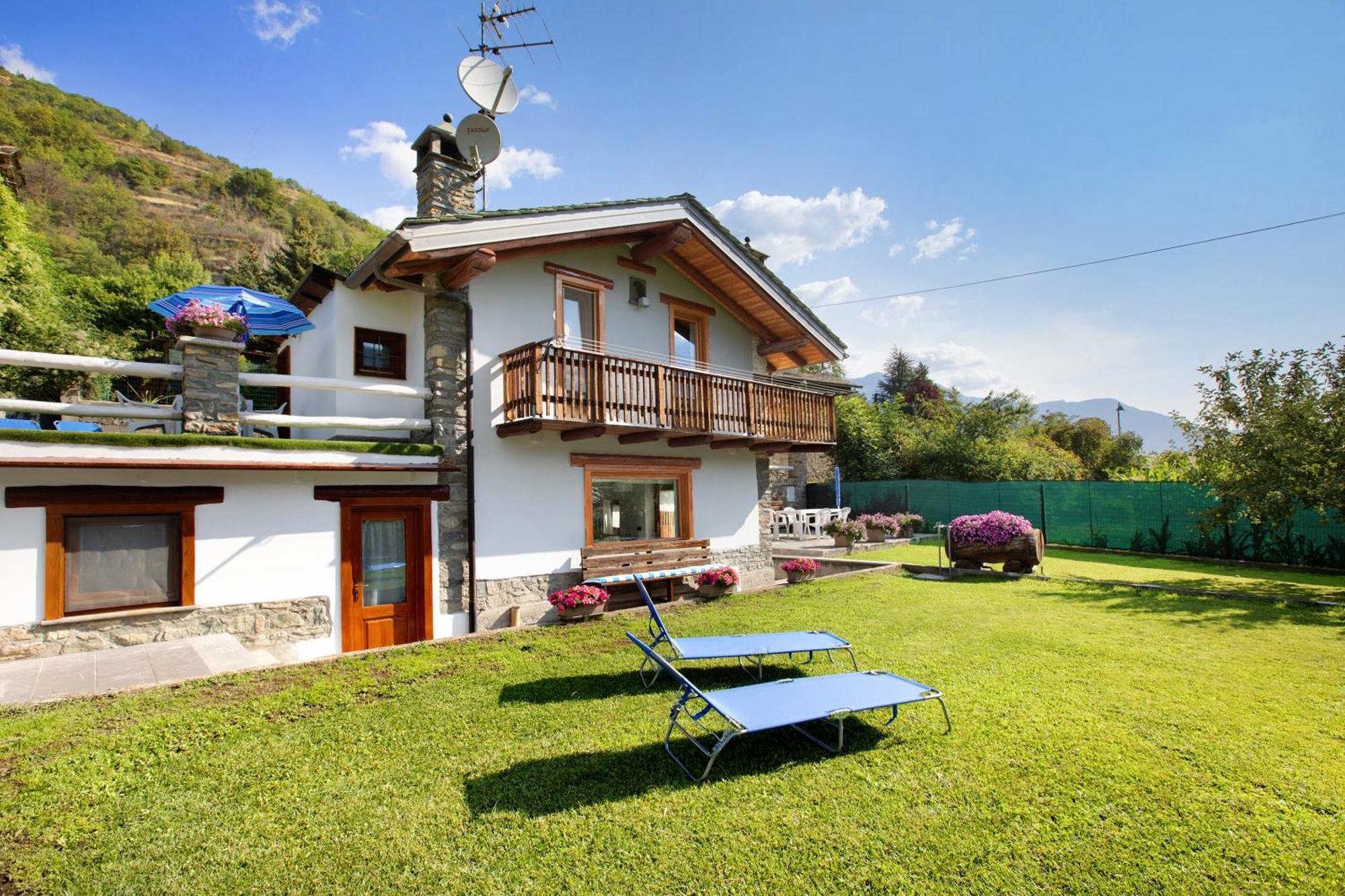 Casa Sabrina - Appartamento Blu アオスタ エクステリア 写真